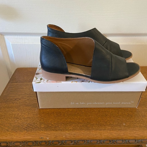 Dressy Black Flats - Picture 2 of 6